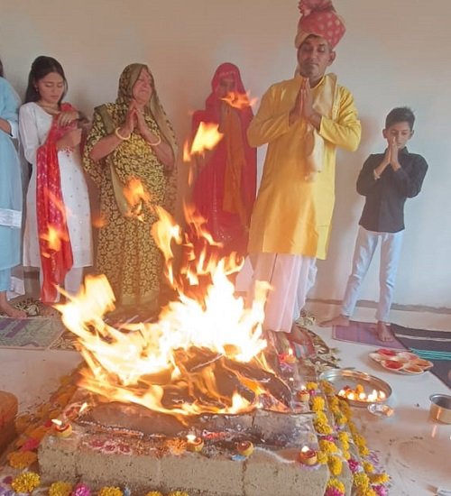 Maa Baglamukhi